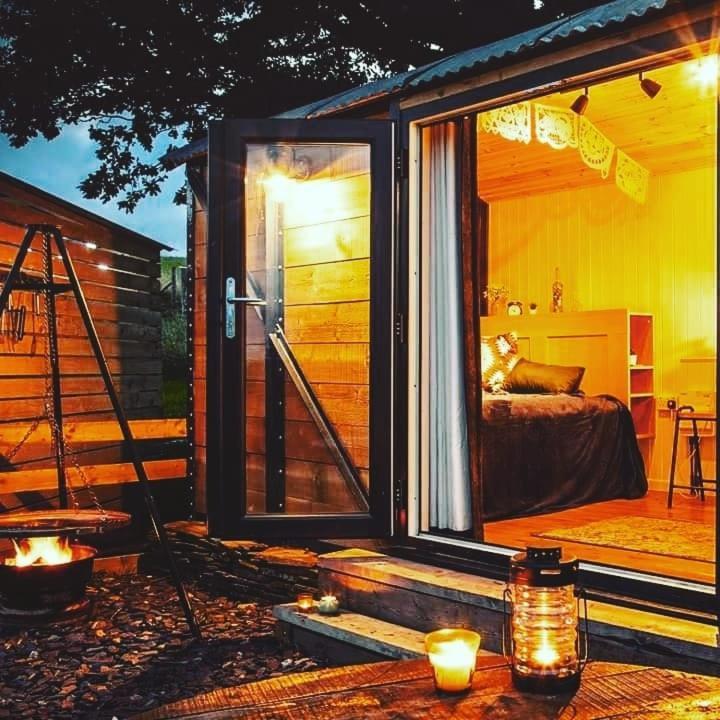 Under The Oak Glamping Otel Caerphilly Dış mekan fotoğraf