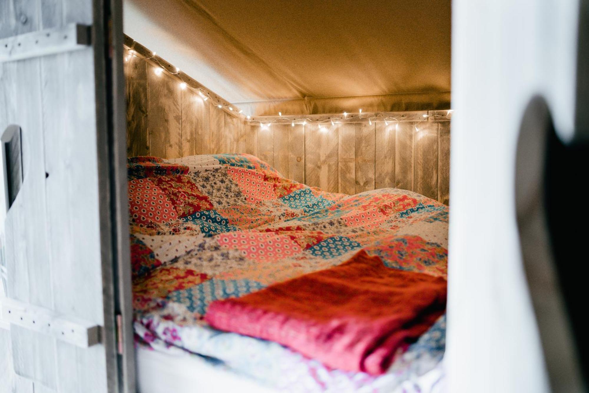 Under The Oak Glamping Otel Caerphilly Dış mekan fotoğraf