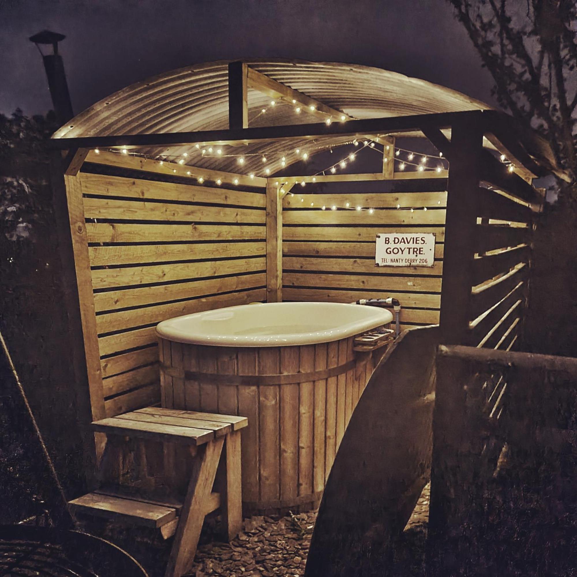 Under The Oak Glamping Otel Caerphilly Dış mekan fotoğraf