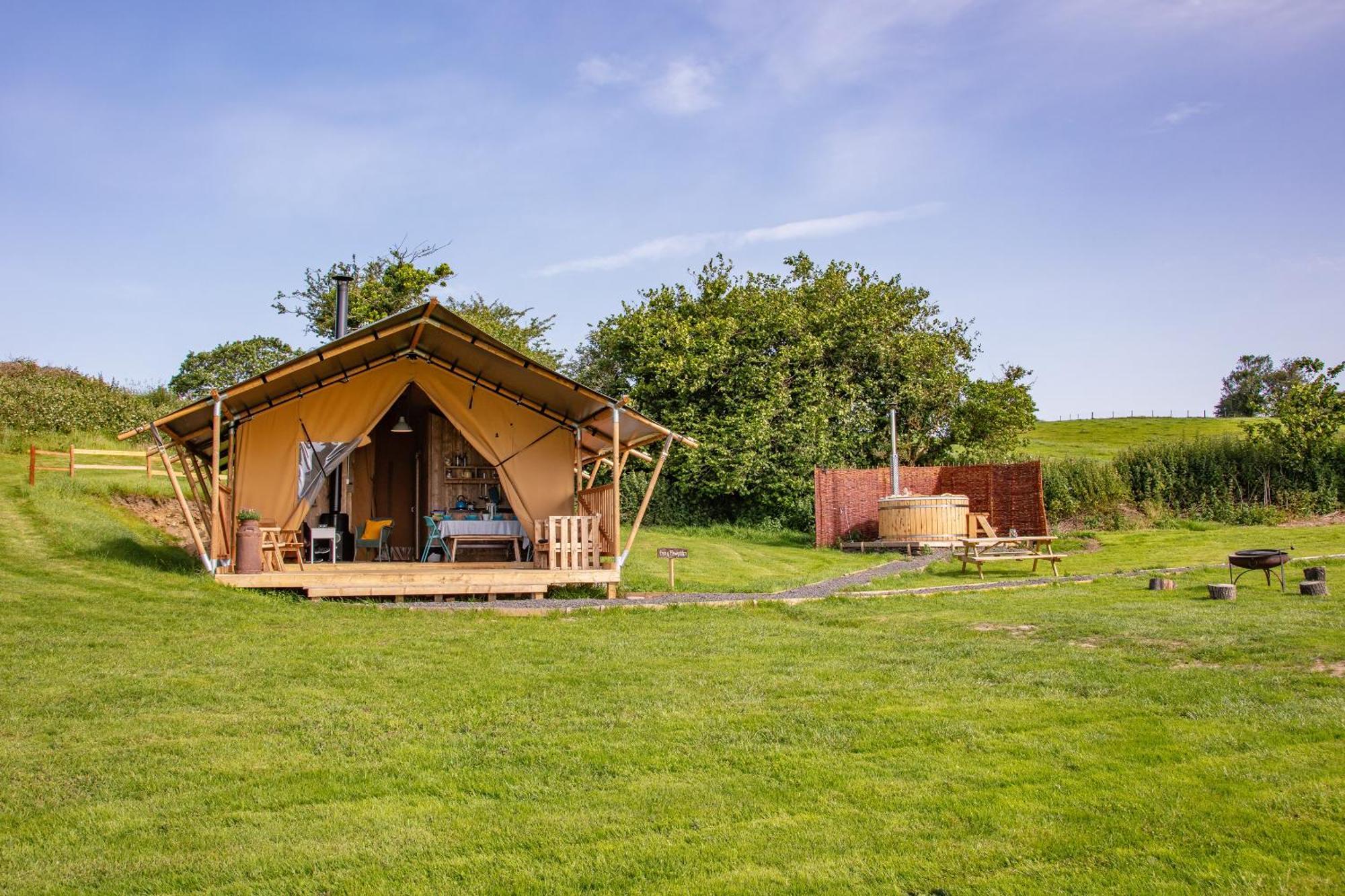 Under The Oak Glamping Otel Caerphilly Dış mekan fotoğraf