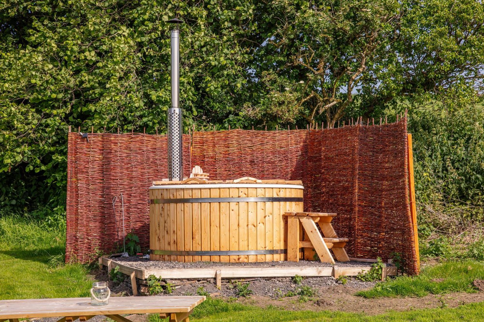 Under The Oak Glamping Otel Caerphilly Dış mekan fotoğraf