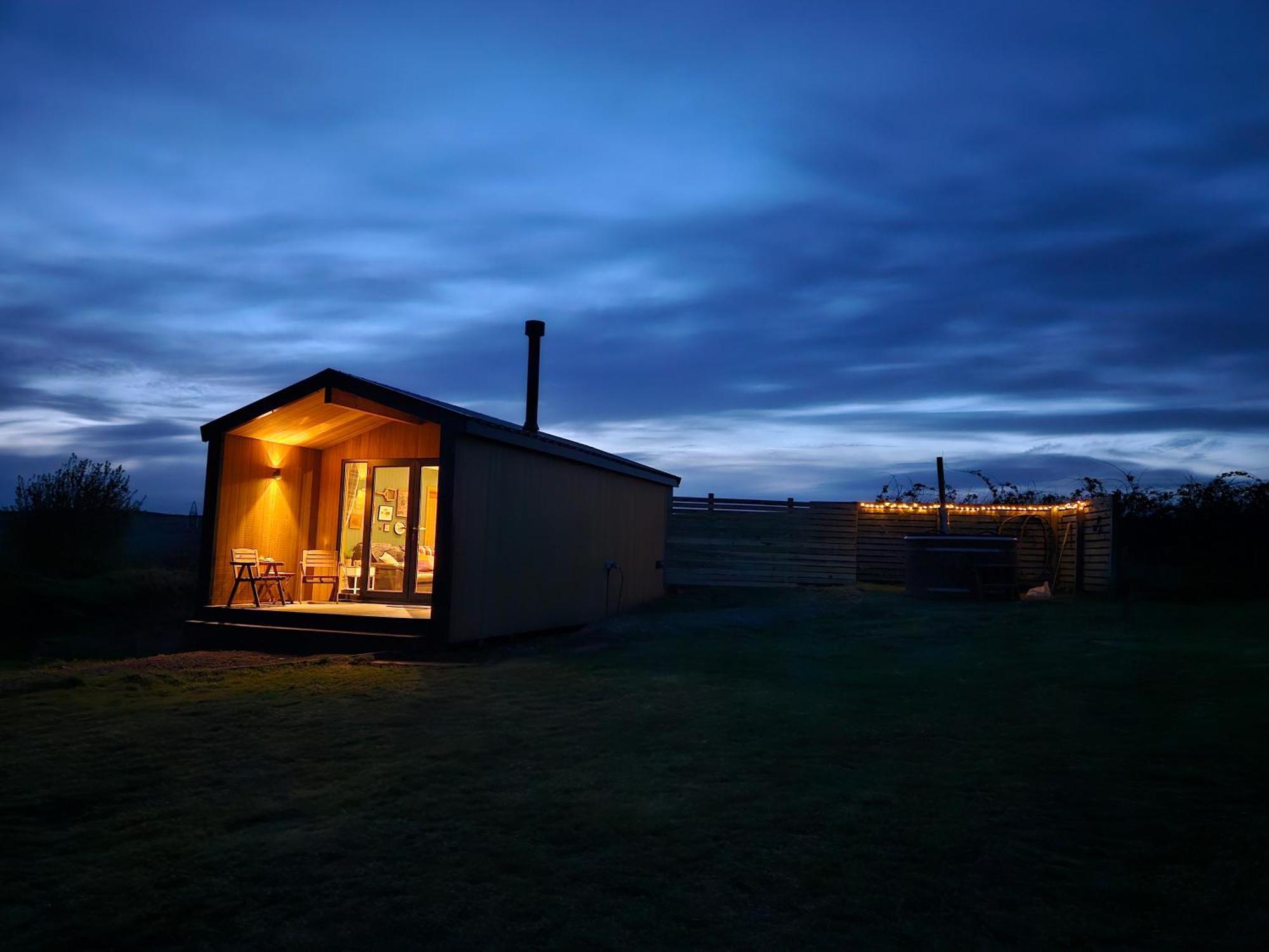 Under The Oak Glamping Otel Caerphilly Dış mekan fotoğraf