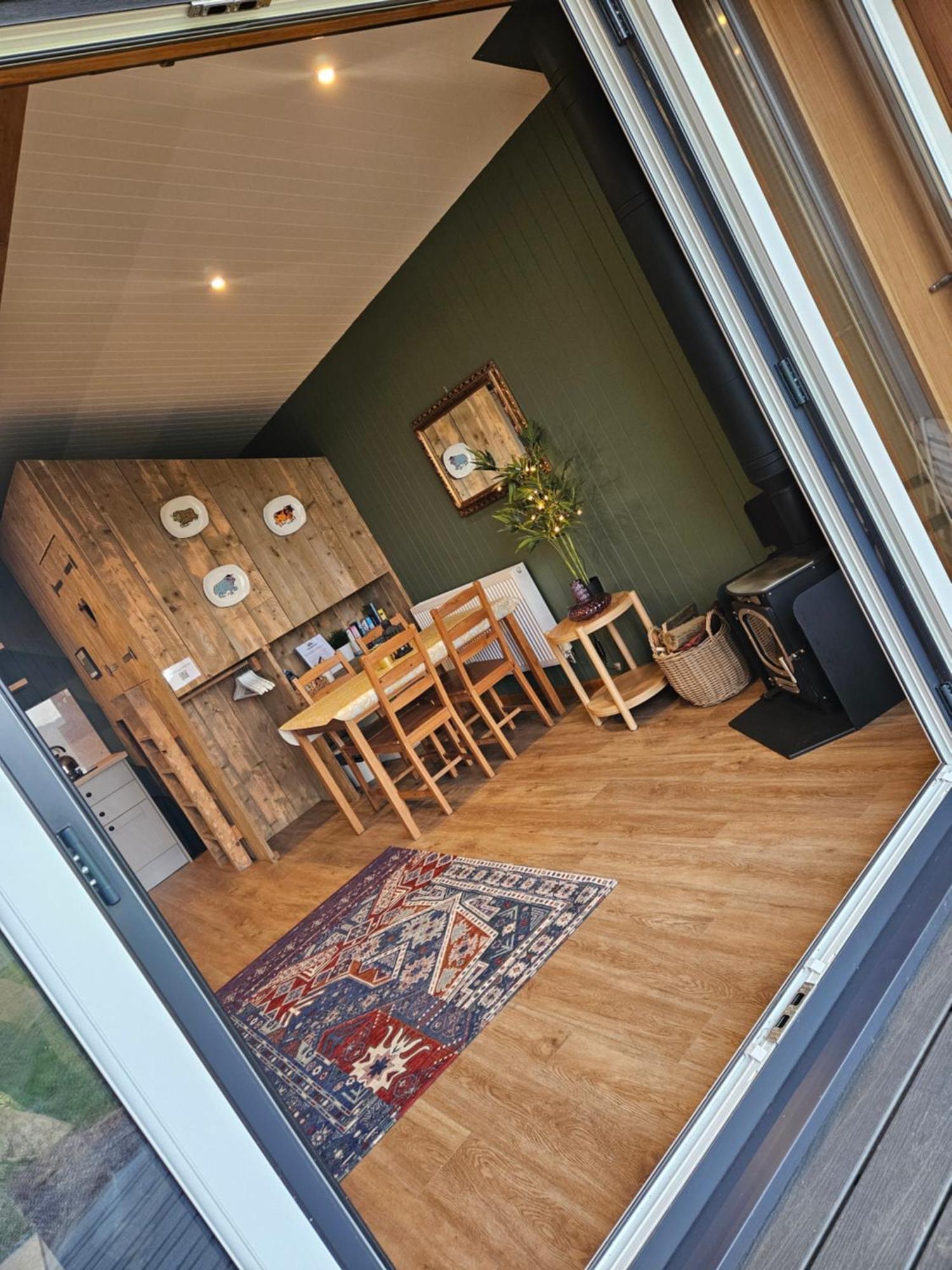 Under The Oak Glamping Otel Caerphilly Dış mekan fotoğraf